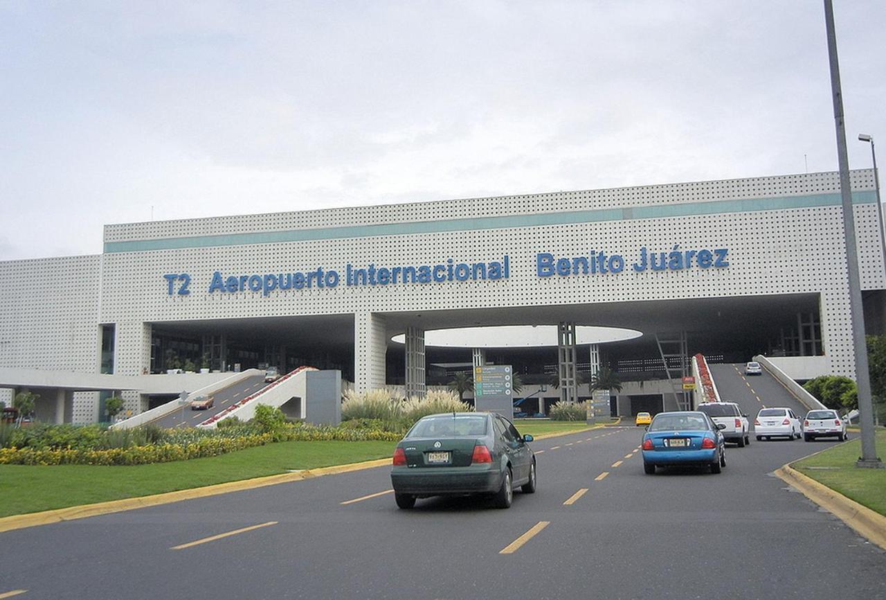 ホテル Izzzleep Aeropuerto Terminal 2 メキシコシティ エクステリア 写真